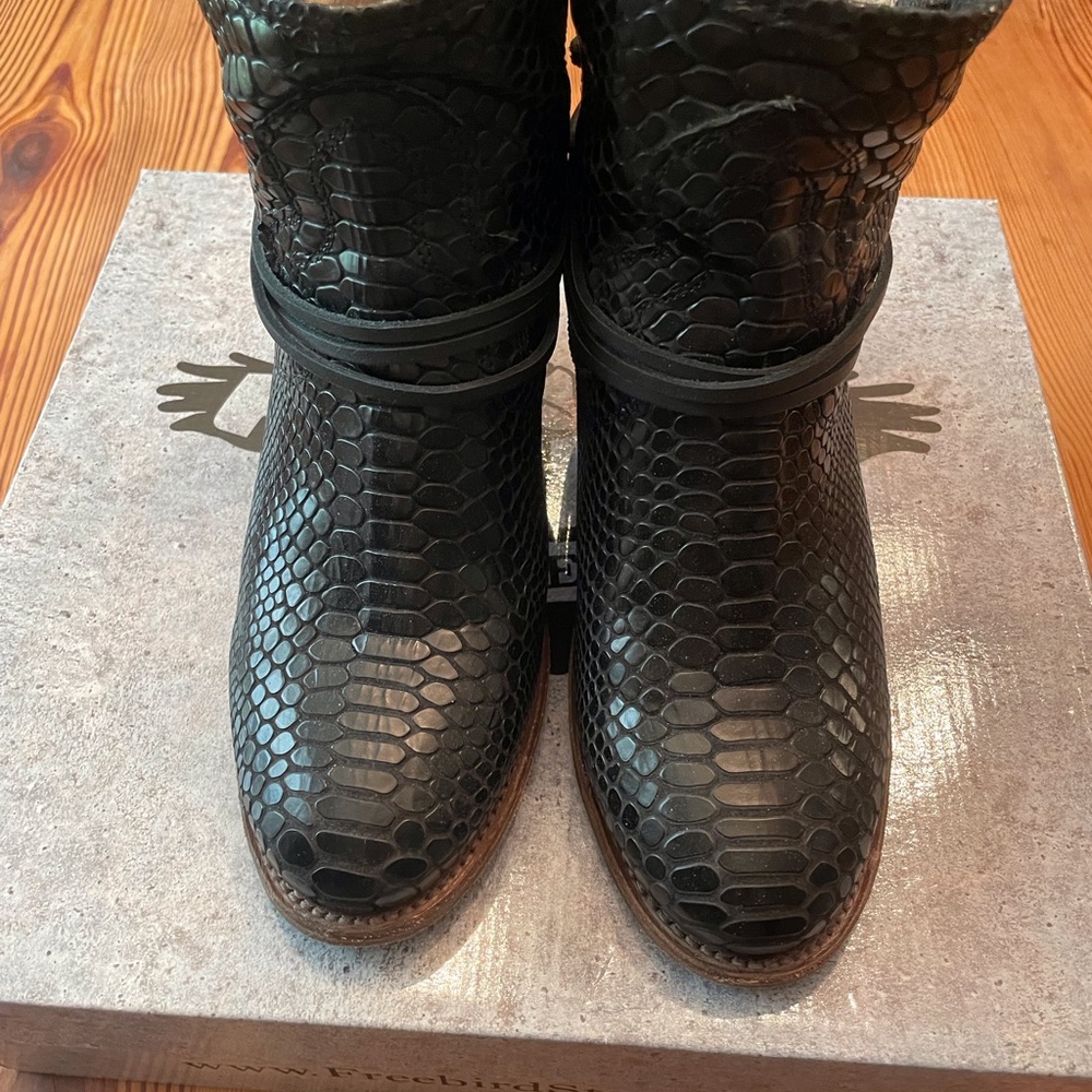 Freebird Casey boots. Size 8. EUC